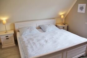 Großes gemütliches Doppelbett